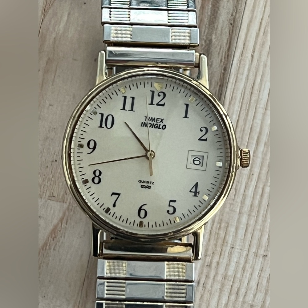 Timex Easy Reader Watch Indiglo Gold Tone Dial and Stretch Bracelet Date Window